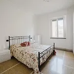 Spina Flat